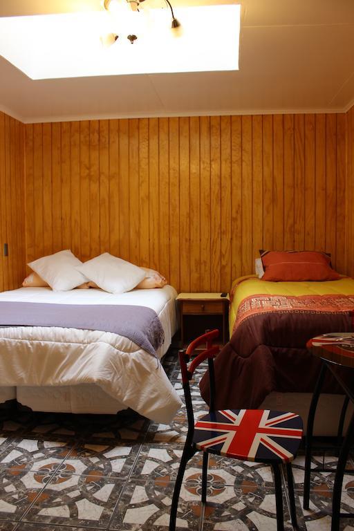 Hotel Yellow Submarine Punta Arenas Room photo